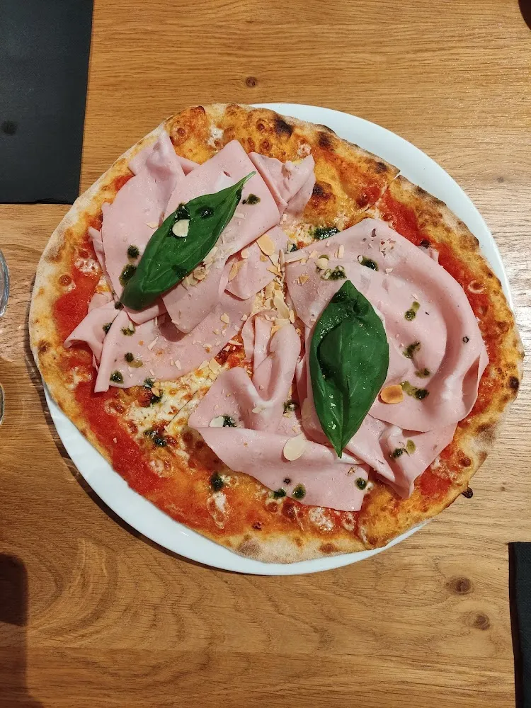 Pizza À la Mortadelle
